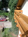 dřevěné zábradlí na balkóně